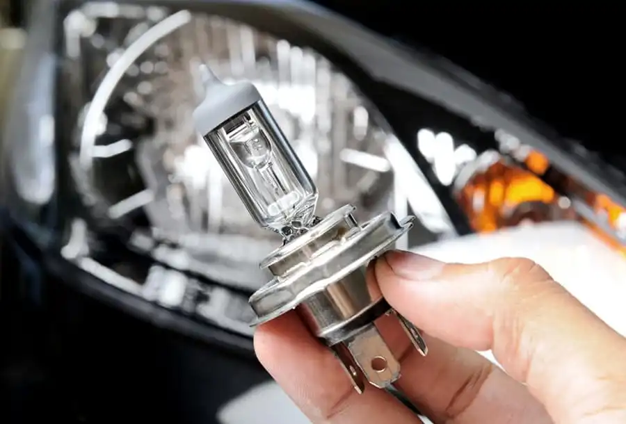 Serviço de iluminação, faróis e lâmpadas automotivas em Divinópolis